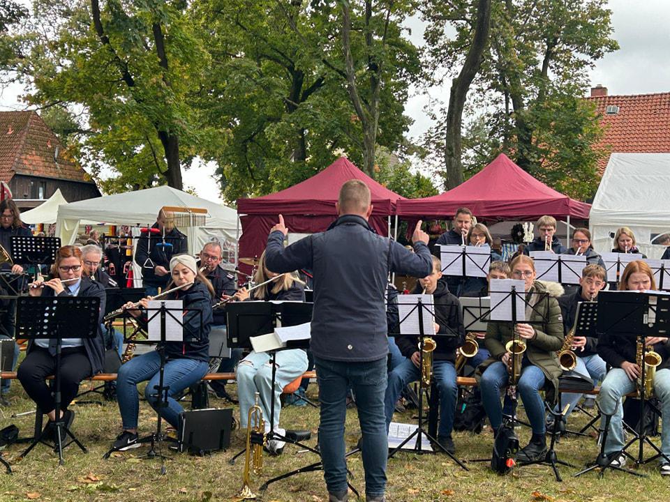 Musikzug FF Hillerse auf dem Herbstmarkt Hillerse