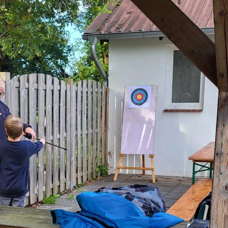 Herbstferienaktion beim SSV Ettenbüttel: Kreatives Basteln und Schießspaß für Kinder