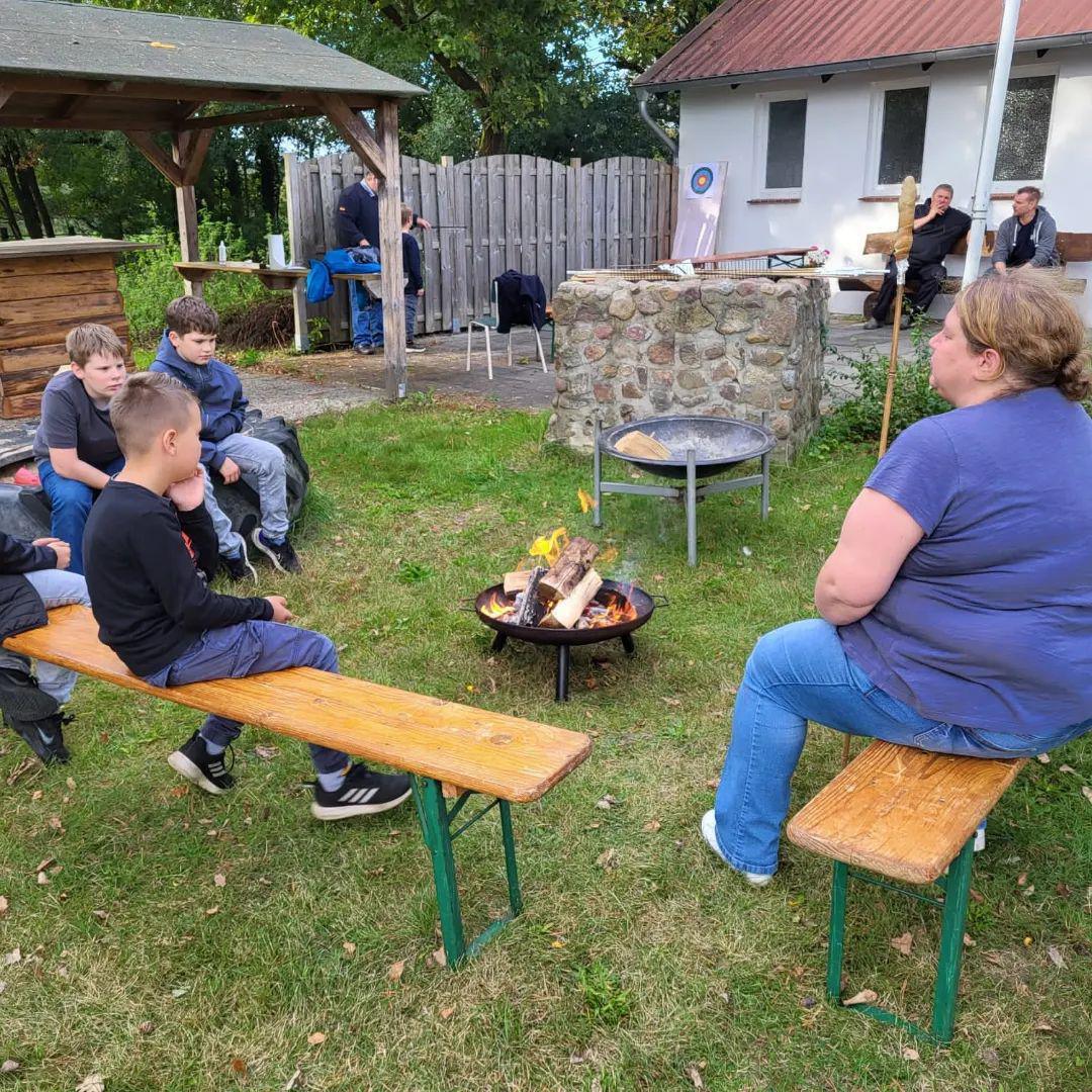 Herbstferienaktion beim SSV Ettenbüttel: Kreatives Basteln und Schießspaß für Kinder