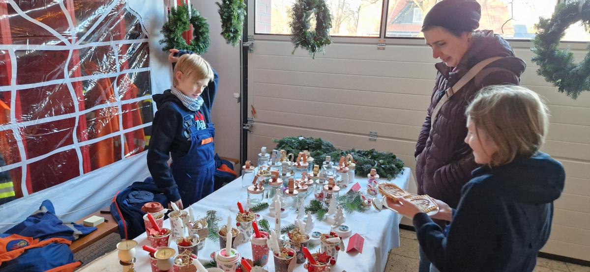 Jugendfeuerwehr Päse begeistert beim Mini-Weihnachtsmarkt mit Engagement und Kreativität