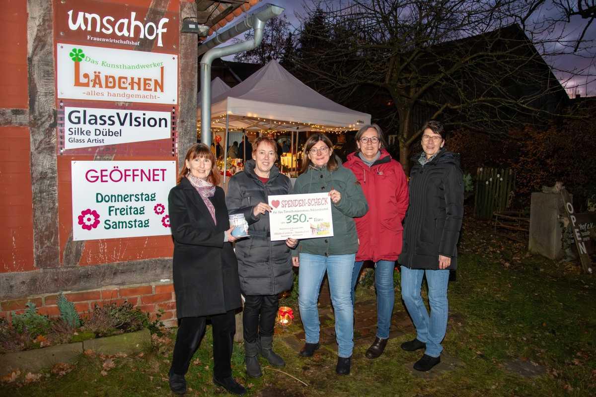 UNSAhof Markthof e.V. spendet 350 Euro an den Tierschutzverein Gifhorn – Feierliche Übergabe beim Adventszauber