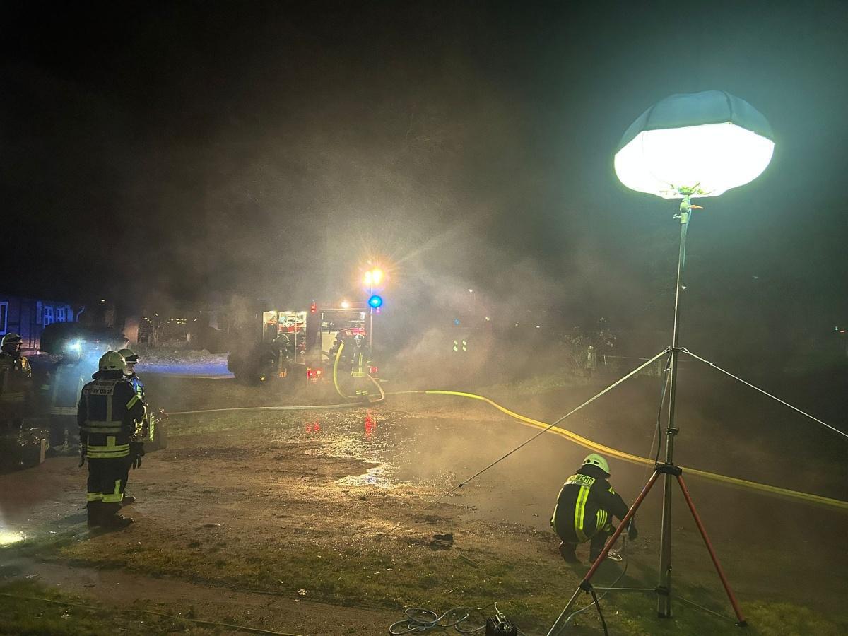 Realitätsnahe Übung: Feuerwehren Seershausen und Ohof trainieren Rettung bei Rauchentwicklung. Realitätsnahe Übung: Feuerwehren Seershausen und Ohof trainieren Rettung bei Rauchentwicklung.