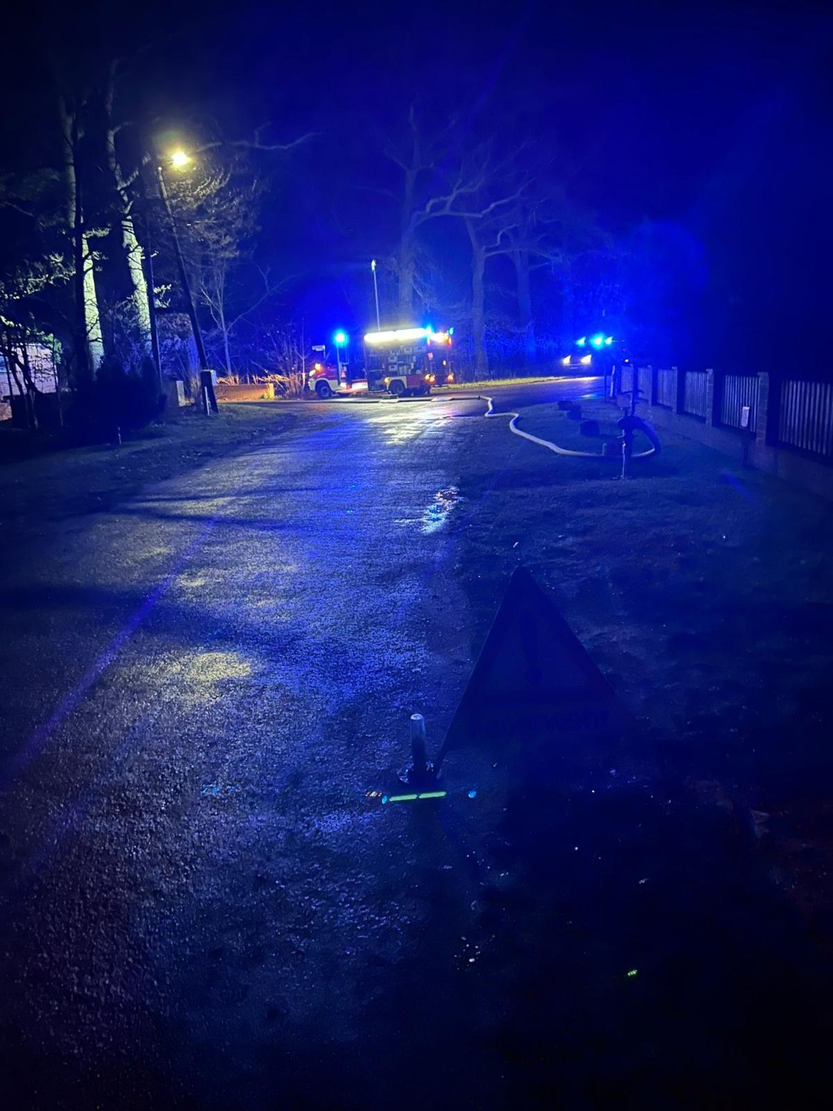 Realitätsnahe Übung: Feuerwehren Seershausen und Ohof trainieren Rettung bei Rauchentwicklung. Realitätsnahe Übung: Feuerwehren Seershausen und Ohof trainieren Rettung bei Rauchentwicklung.