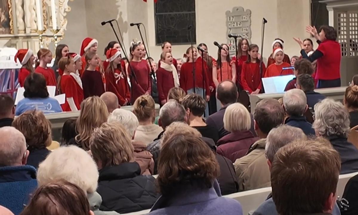 Männergesangverein Seershausen begeistert mit stimmungsvollem Adventskonzert Männergesangverein Seershausen begeistert mit stimmungsvollem Adventskonzert