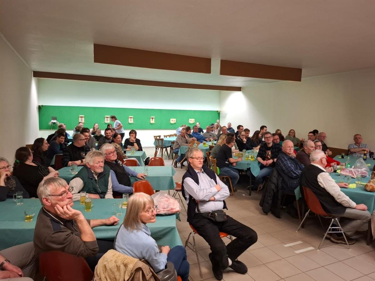 Schützenverein Flettmar - Preisverteilung, Geselligkeit & Schießsport: Ein gelungener Abend beim Schweinepreisschießen! 🎯 Schützenverein Flettmar - Preisverteilung, Geselligkeit & Schießsport: Ein gelungener Abend beim Schweinepreisschießen! 🎯
