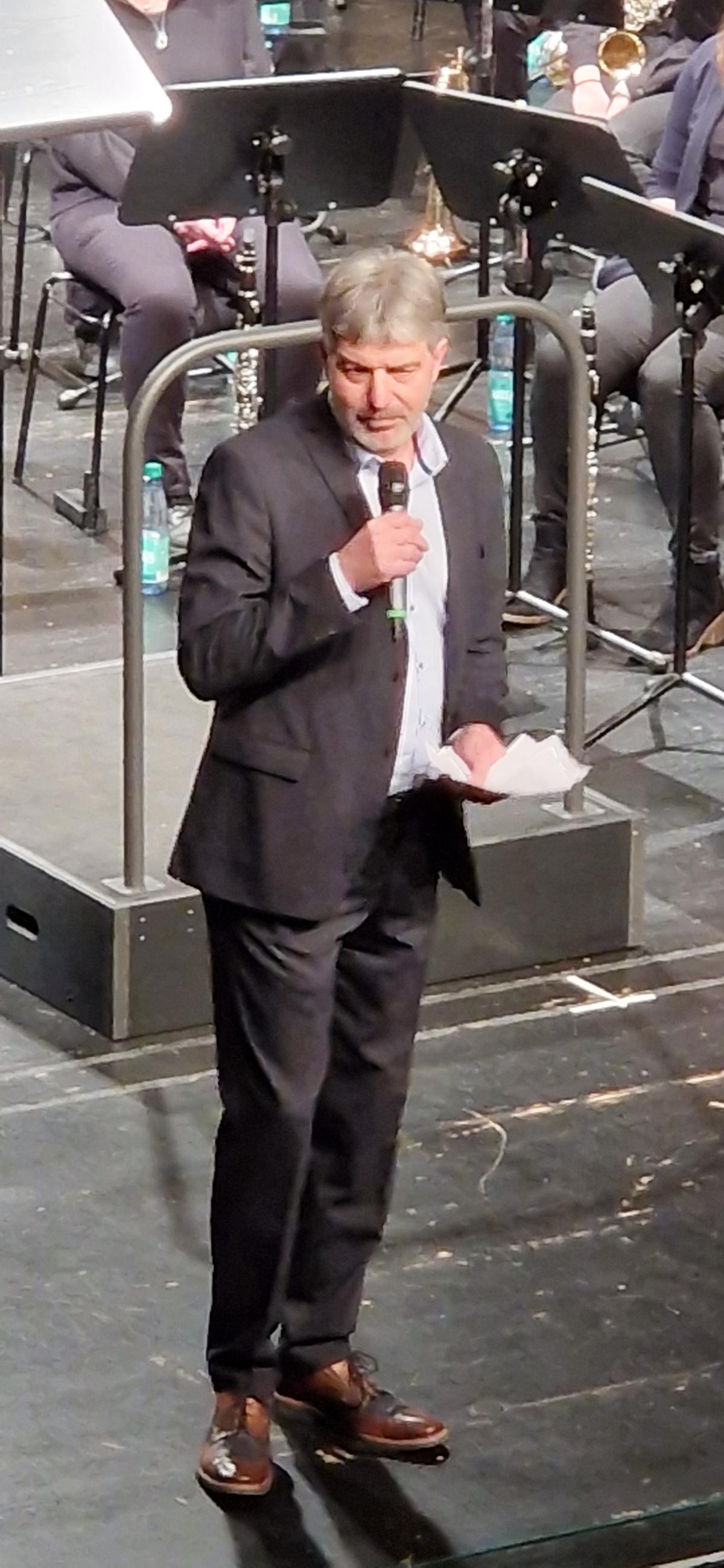 Feuerwehrmusikzüge Hillerse und Langelsheim begeistern 500 Besucher in der Gifhorner Stadthalle Feuerwehrmusikzüge Hillerse und Langelsheim begeistern 500 Besucher in der Gifhorner Stadthalle