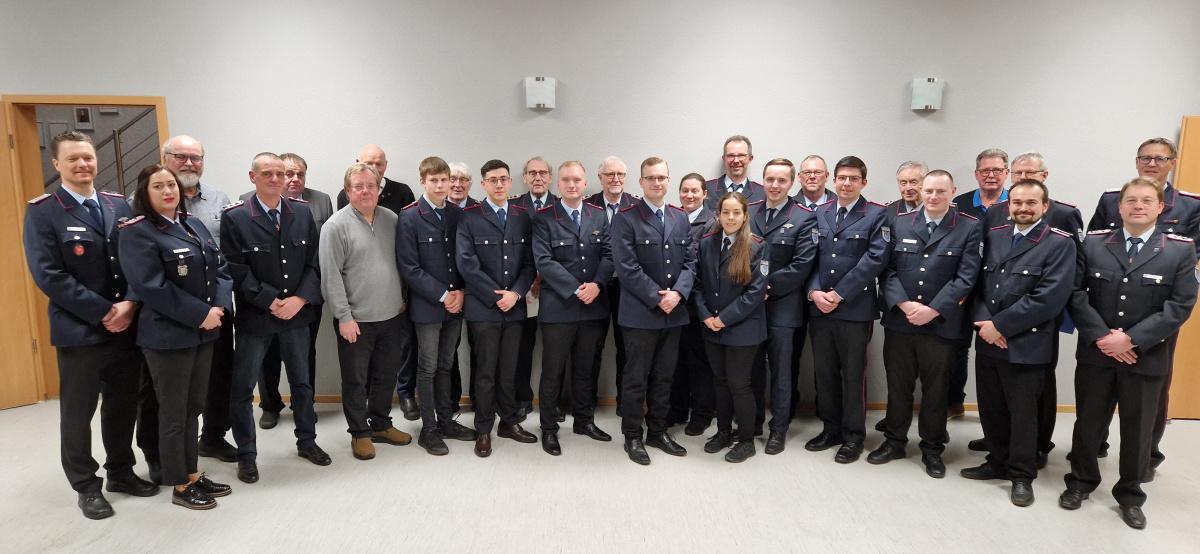 Feuerwehr Hillerse ehrt langjährige Mitglieder und blickt auf ein ereignisreiches Jahr zurück Feuerwehr Hillerse ehrt langjährige Mitglieder und blickt auf ein ereignisreiches Jahr zurück