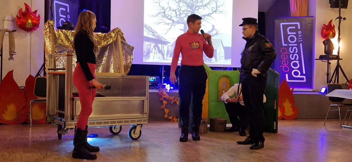 125 Jahre Feuerwehr Leiferde: Kameradschaftsabend mit über 270 Gästen und intergalaktischem Programm 125 Jahre Feuerwehr Leiferde: Kameradschaftsabend mit über 270 Gästen und intergalaktischem Programm