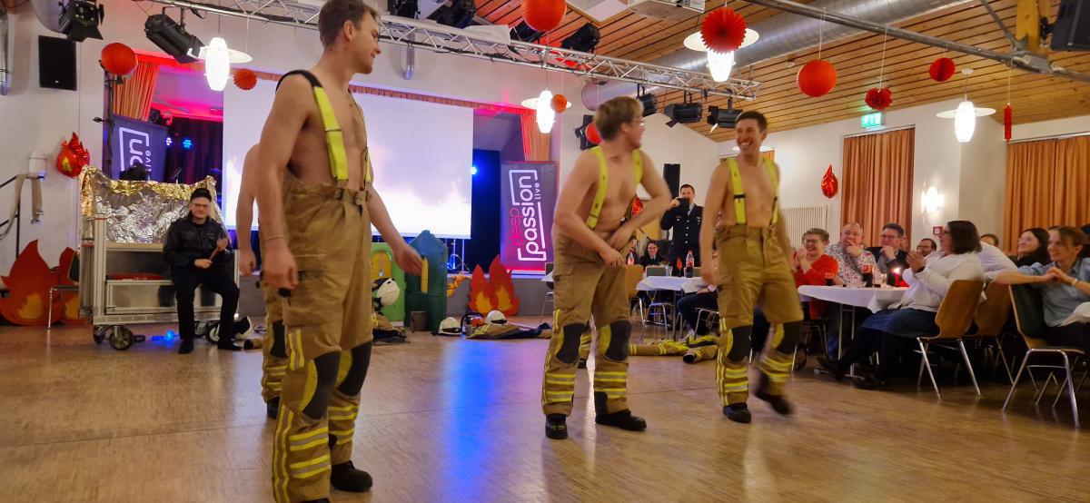 125 Jahre Feuerwehr Leiferde: Kameradschaftsabend mit über 270 Gästen und intergalaktischem Programm 125 Jahre Feuerwehr Leiferde: Kameradschaftsabend mit über 270 Gästen und intergalaktischem Programm