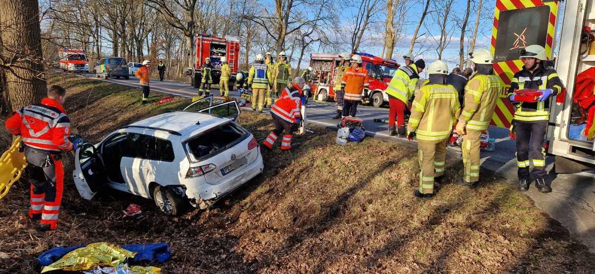 Schwerer Verkehrsunfall auf der B214 – Bundesstraße zeitweise voll gesperrt Schwerer Verkehrsunfall auf der B214 – Bundesstraße zeitweise voll gesperrt
