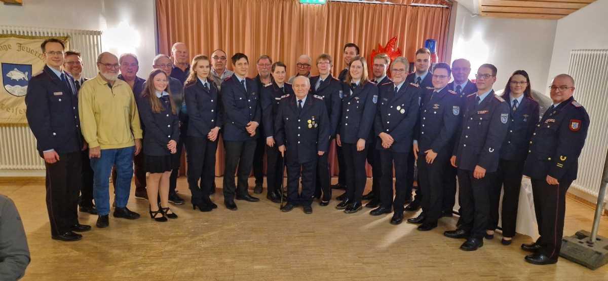 Leiferde:75 Jahre im Dienst der Feuerwehr- Heinrich Bartels sen. für außergewöhnliches Engagement geehrt Leiferde:75 Jahre im Dienst der Feuerwehr- Heinrich Bartels sen. für außergewöhnliches Engagement geehrt