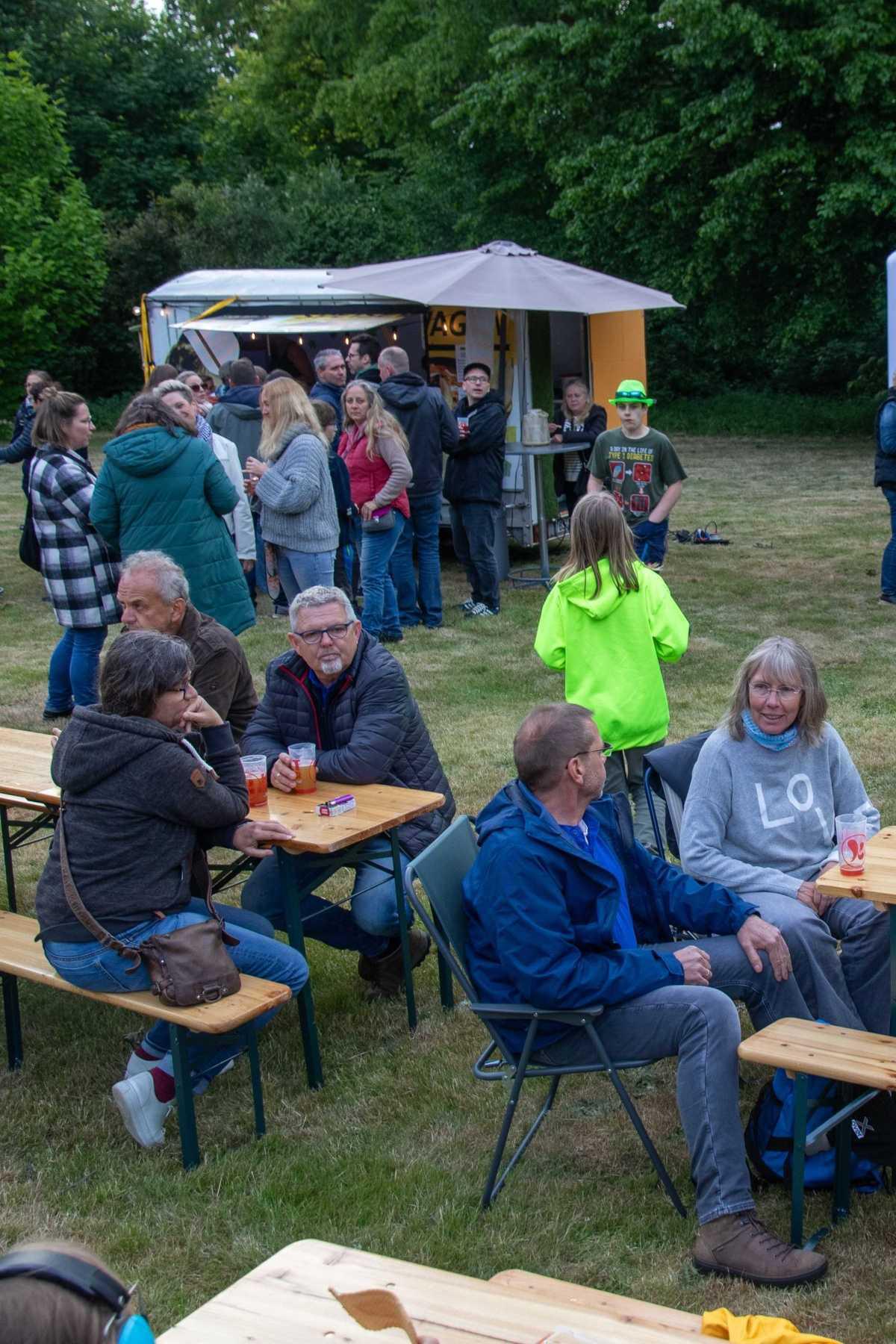 🍺🔥 FEUERfrei – Über 400 Gäste feierten bei Bier, Tanz und Showeinlagen.