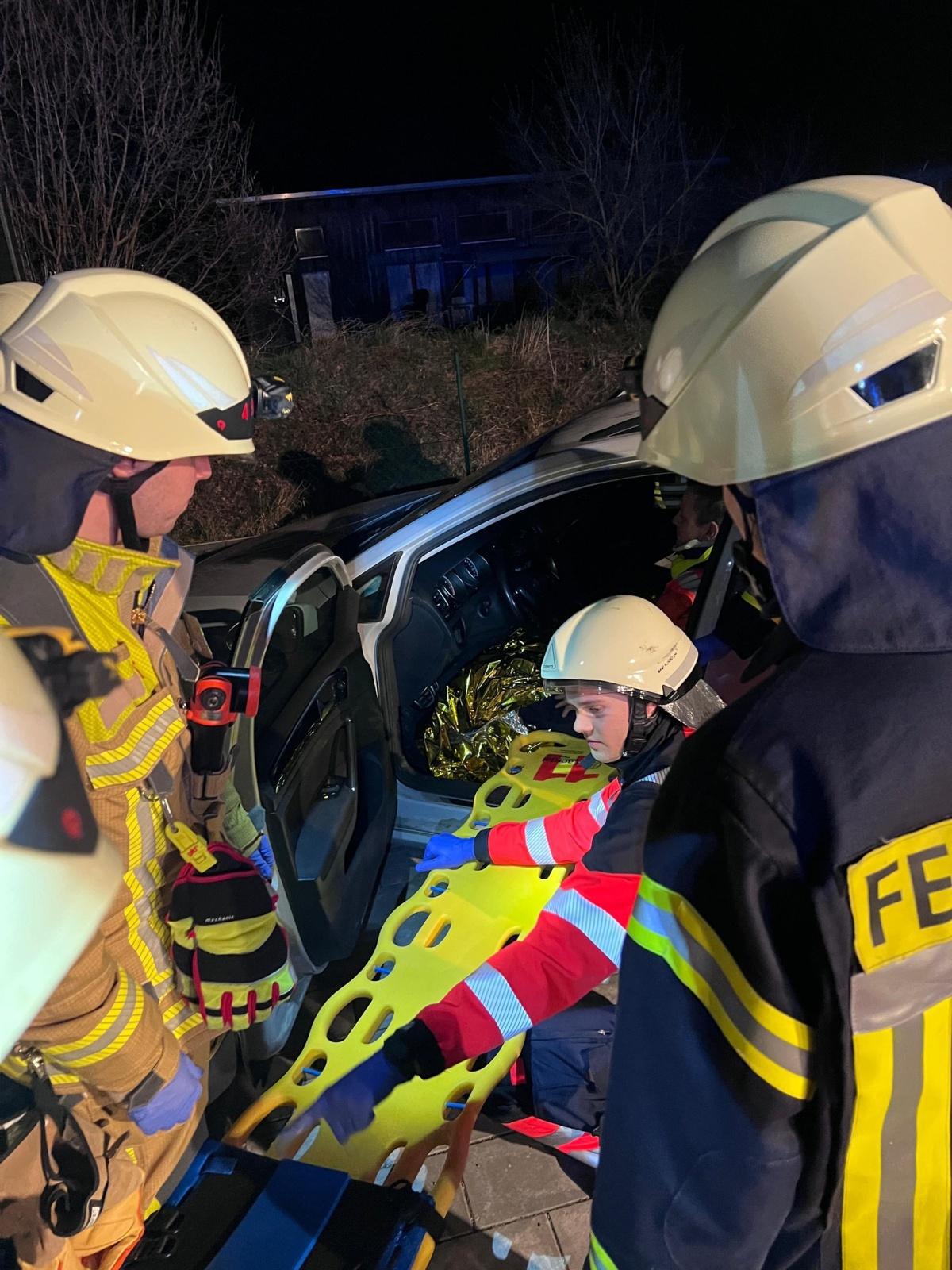🚒 Feuerwehr Hillerse trifft Rettungsdienst 🚑 Spannender Ausbildungsdienst mit dem DRK Gifhorn 🚒 Feuerwehr Hillerse trifft Rettungsdienst 🚑 Spannender Ausbildungsdienst mit dem DRK Gifhorn