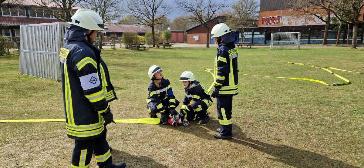 Erfolgreiche Ausbildung: 28 neue Feuerwehrmitglieder in der Samtgemeinde Meinersen Erfolgreiche Ausbildung: 28 neue Feuerwehrmitglieder in der Samtgemeinde Meinersen
