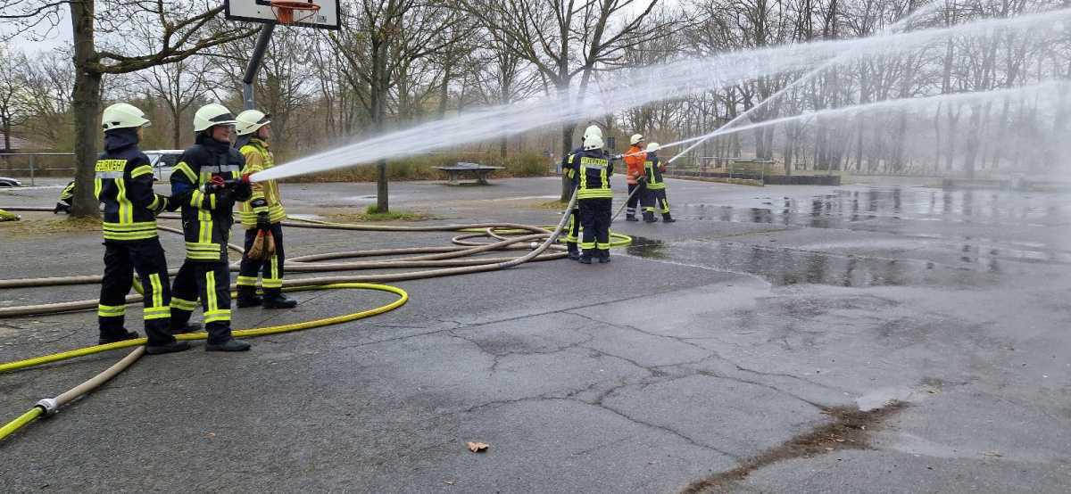 Erfolgreiche Ausbildung: 28 neue Feuerwehrmitglieder in der Samtgemeinde Meinersen Erfolgreiche Ausbildung: 28 neue Feuerwehrmitglieder in der Samtgemeinde Meinersen