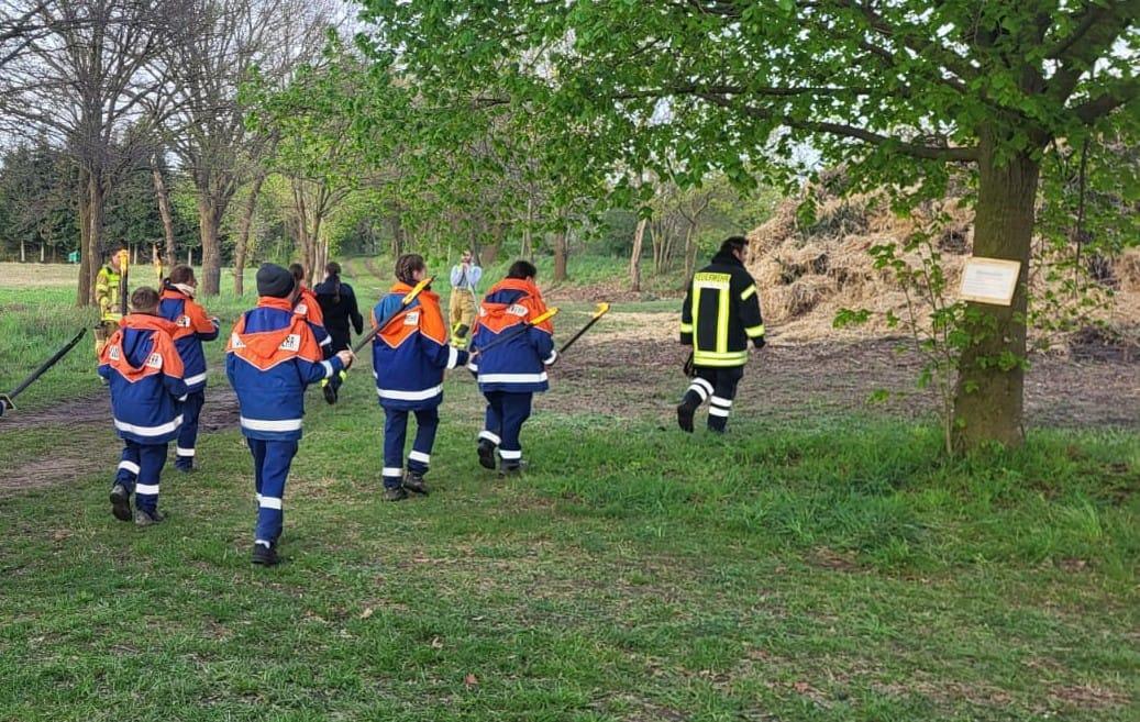 Zwei Nächte Osterfeuerwache: Jugend- und Kinderfeuerwehr Flettmar zeigen vollen Einsatz