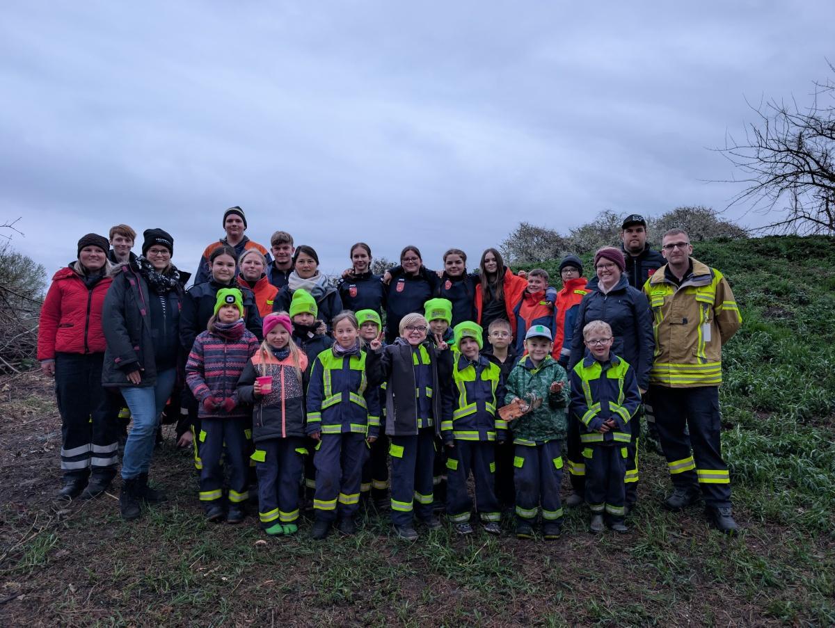 Zwei Nächte Osterfeuerwache: Jugend- und Kinderfeuerwehr Flettmar zeigen vollen Einsatz