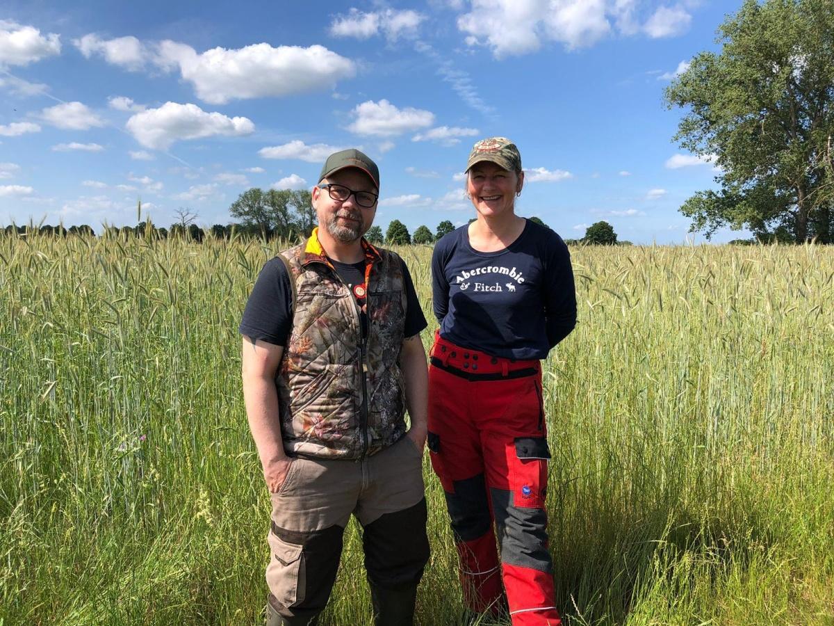 Rehkitzrettung aus der Luft: Drohnenpiloten im Einsatz für den Wildtierschutz Rehkitzrettung aus der Luft: Drohnenpiloten im Einsatz für den Wildtierschutz