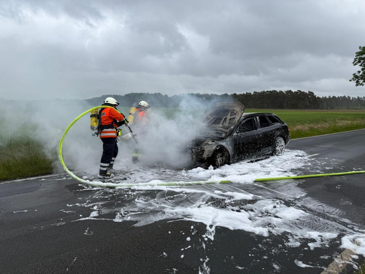 PKW-Brand bei Ettenbüttel PKW-Brand bei Ettenbüttel