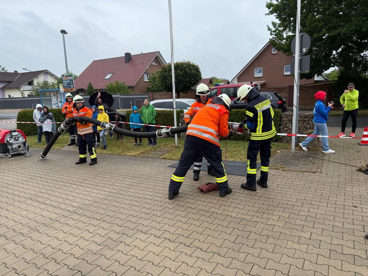 Erfolgreicher Leistungsvergleich der Feuerwehren: Müden-Dieckhorst 2 gewinnt mit Bestwert Erfolgreicher Leistungsvergleich der Feuerwehren: Müden-Dieckhorst 2 gewinnt mit Bestwert