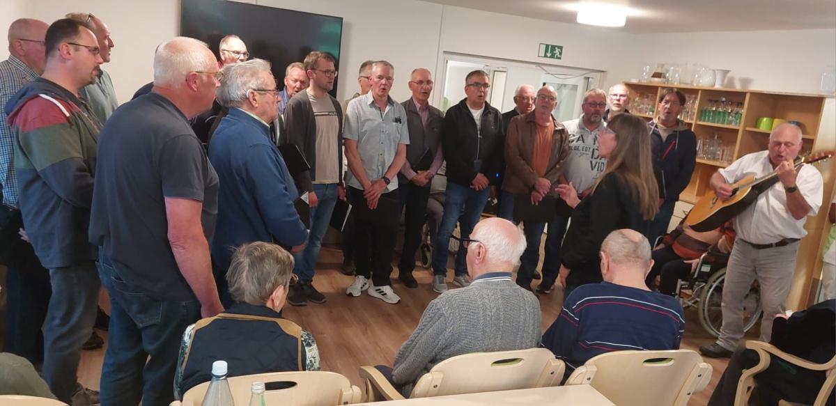 Klangvoller Besuch im „Haus an den Eichen“ – Männergesangverein Seershausen begeistert mit kleinem Konzert