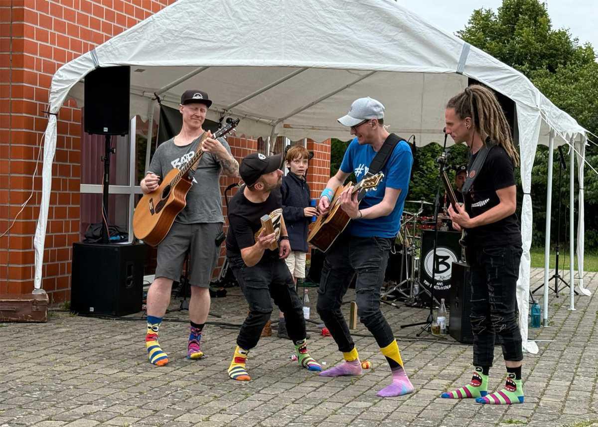 Klapperschlangen im Stadion: SV MAP feiert Saisonabschluss mit Wohnzimmerkonzert Klapperschlangen im Stadion: SV MAP feiert Saisonabschluss mit Wohnzimmerkonzert