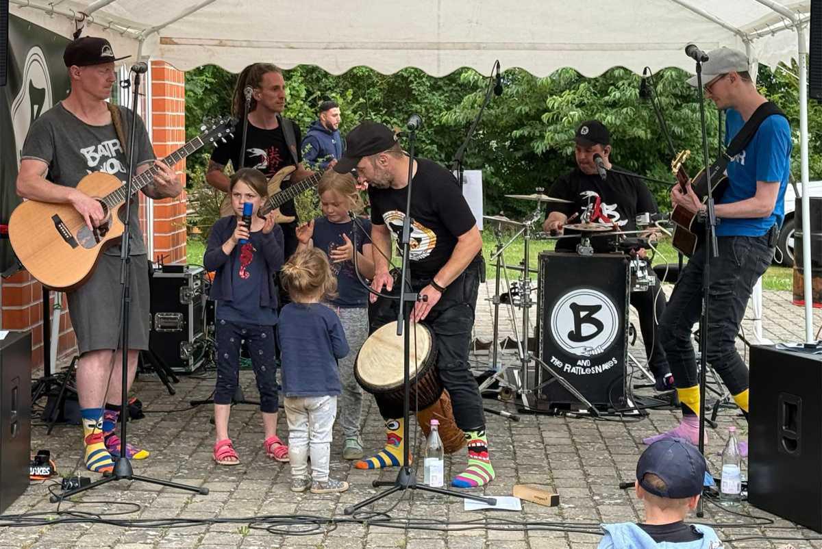 Klapperschlangen im Stadion: SV MAP feiert Saisonabschluss mit Wohnzimmerkonzert Klapperschlangen im Stadion: SV MAP feiert Saisonabschluss mit Wohnzimmerkonzert