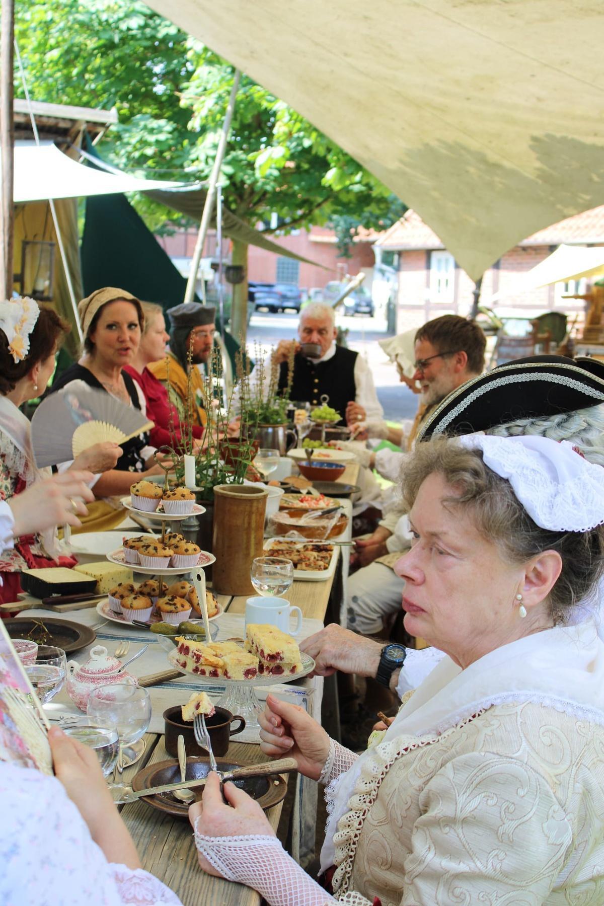 Barock erleben: Tanzkurs & Historische Frühstückstafel am 26. und 27. Juli 2025
