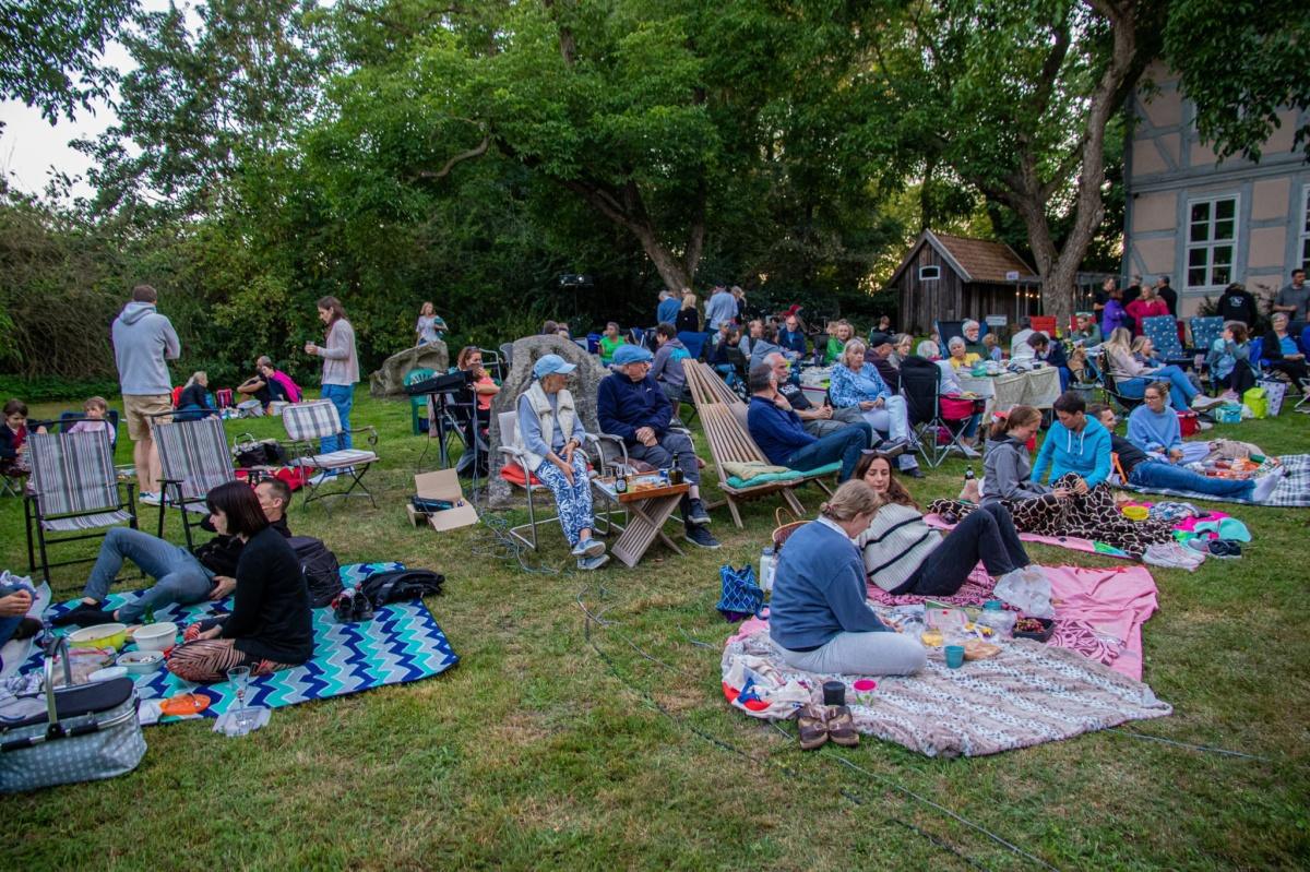 Nachbericht: Open-Air Kino im Garten des Künstlerhauses 