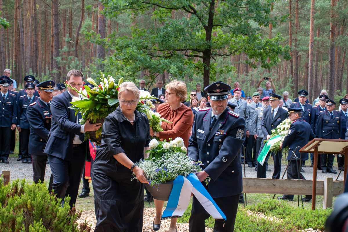 Gedenkveranstaltung für die Opfer der Waldbrandkatastrophe von 1975 mit Innenministerin Behrens