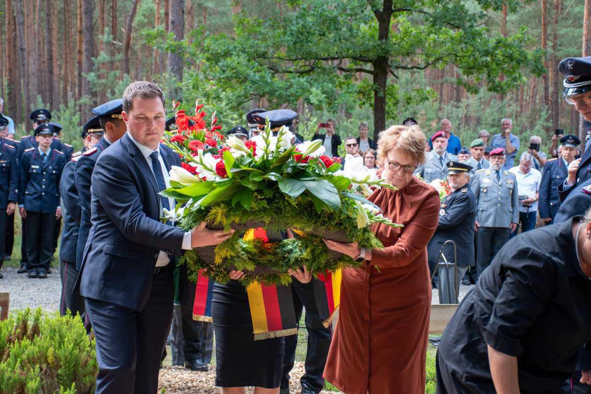 Gedenkveranstaltung für die Opfer der Waldbrandkatastrophe von 1975 mit Innenministerin Behrens Gedenkveranstaltung für die Opfer der Waldbrandkatastrophe von 1975 mit Innenministerin Behrens