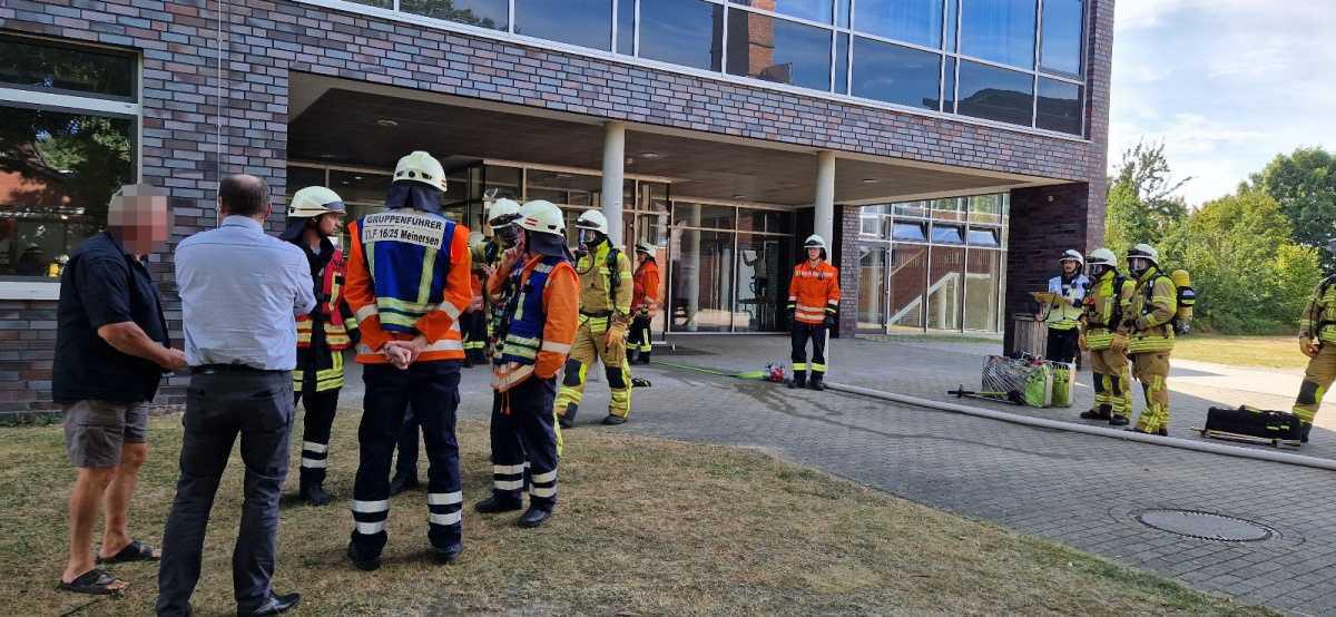 Feuerwehreinsatz am Sibylla-Merian-Gymnasium Feuerwehreinsatz am Sibylla-Merian-Gymnasium