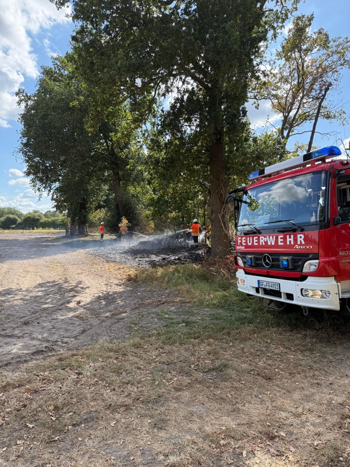 đ„ FlĂ€chenbrand in Ohof: 119 EinsatzkrĂ€fte der Samtgemeinde-Feuerwehren im Einsatz đ đ„ FlĂ€chenbrand in Ohof: 119 EinsatzkrĂ€fte der Samtgemeinde-Feuerwehren im Einsatz đ