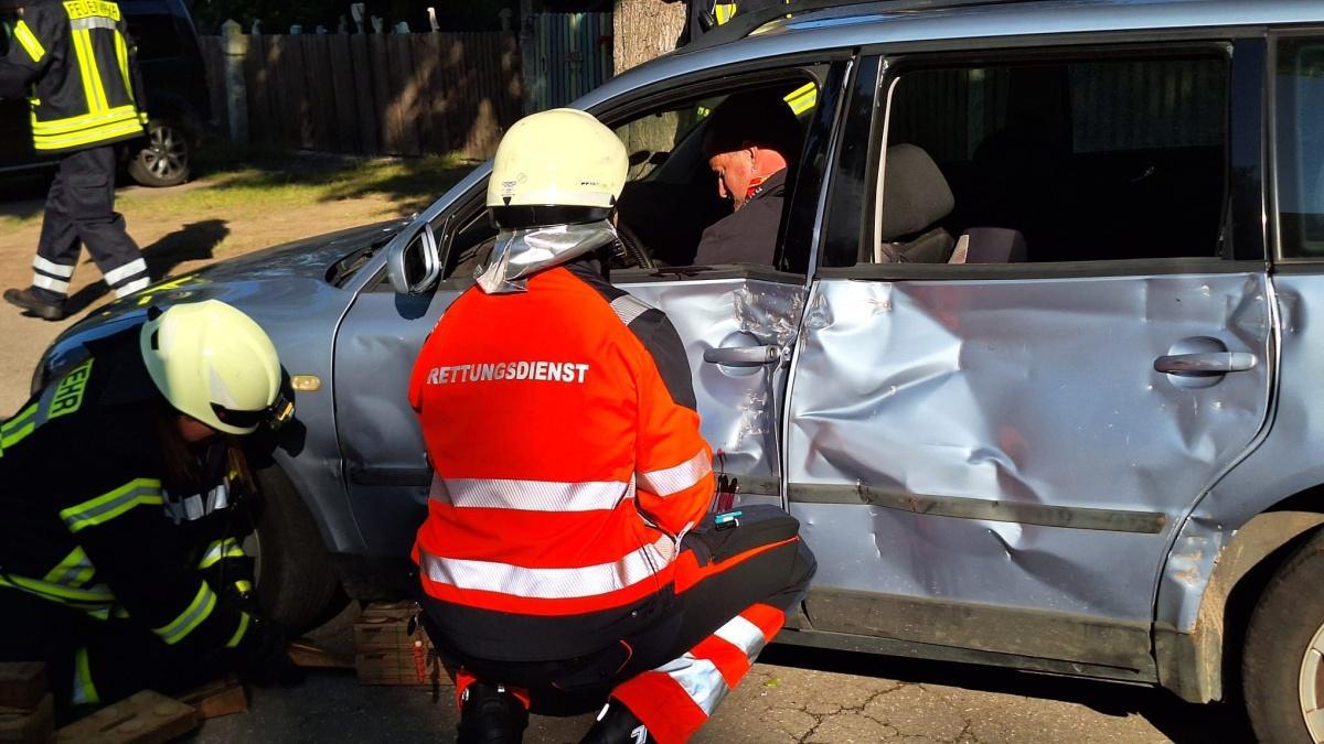 Ausbildungstag Verkehrsunfall – Feuerwehr Hillerse und Partner im Übungseinsatz