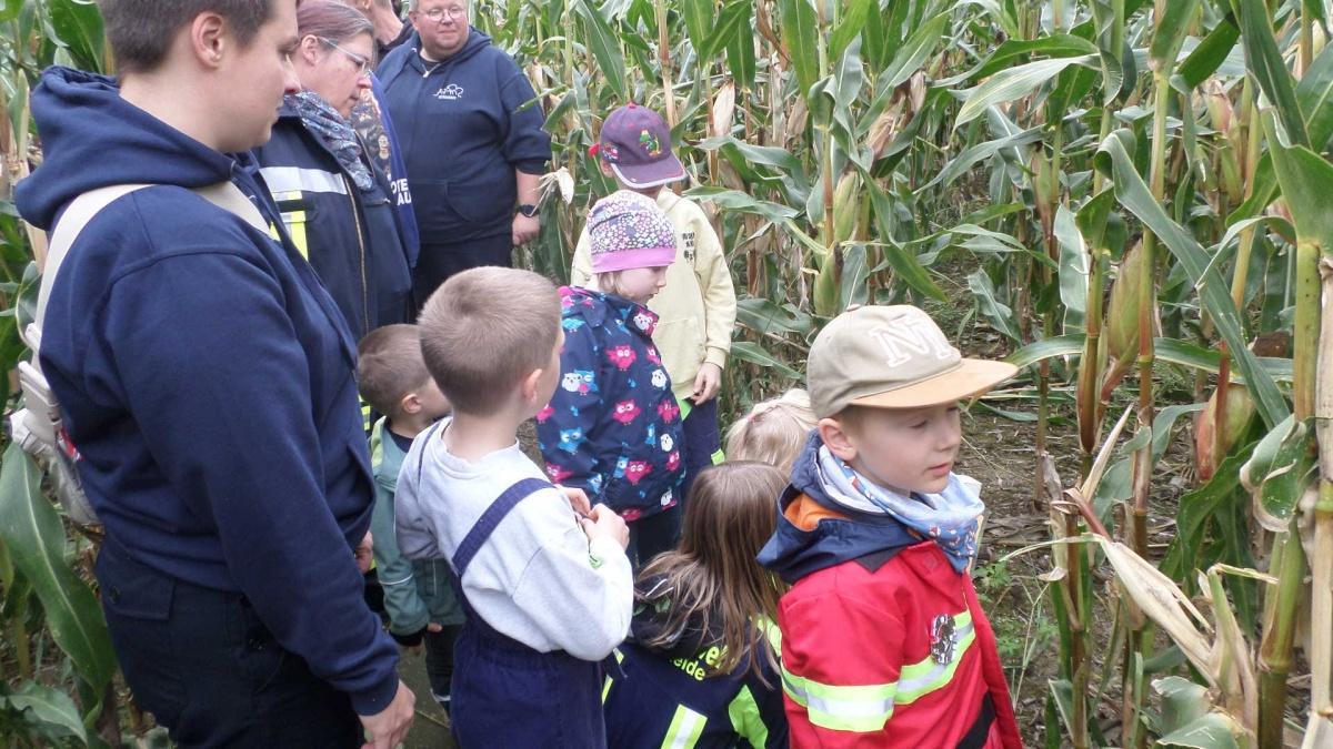 Kinderfeuerwehr Seershausen zu Besuch im Maislabyrinth  Kinderfeuerwehr Seershausen zu Besuch im Maislabyrinth