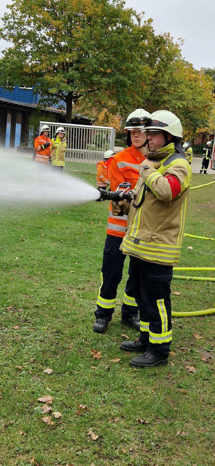 22 Feuerwehrleute bestehen Truppführer-Prüfung in der Samtgemeinde Meinersen 22 Feuerwehrleute bestehen Truppführer-Prüfung in der Samtgemeinde Meinersen