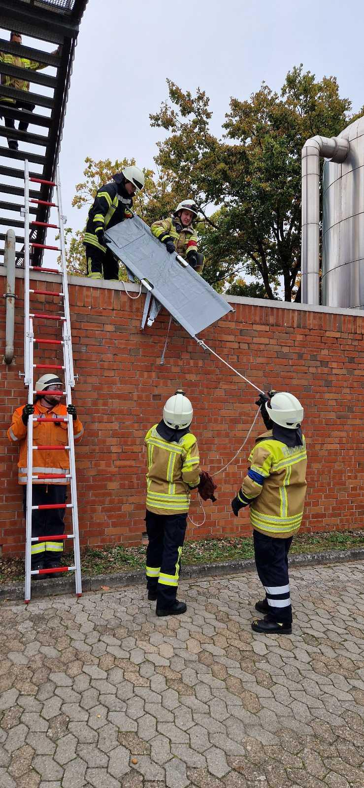 22 Feuerwehrleute bestehen Truppführer-Prüfung in der Samtgemeinde Meinersen