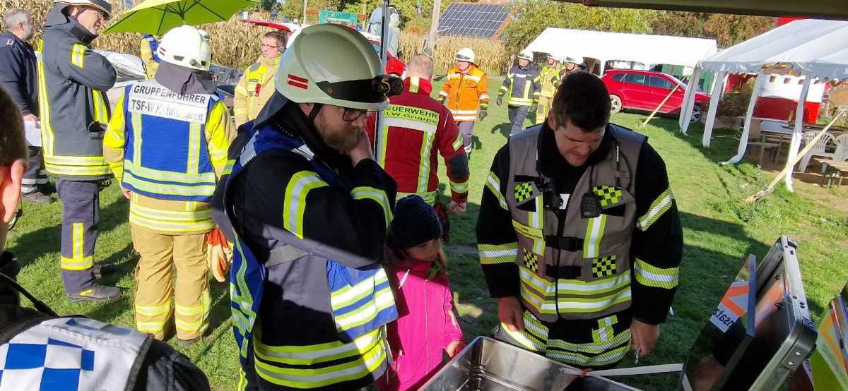 Funkübung der Feuerwehren in der Samtgemeinde Meinersen: Personensuche im Maislabyrinth