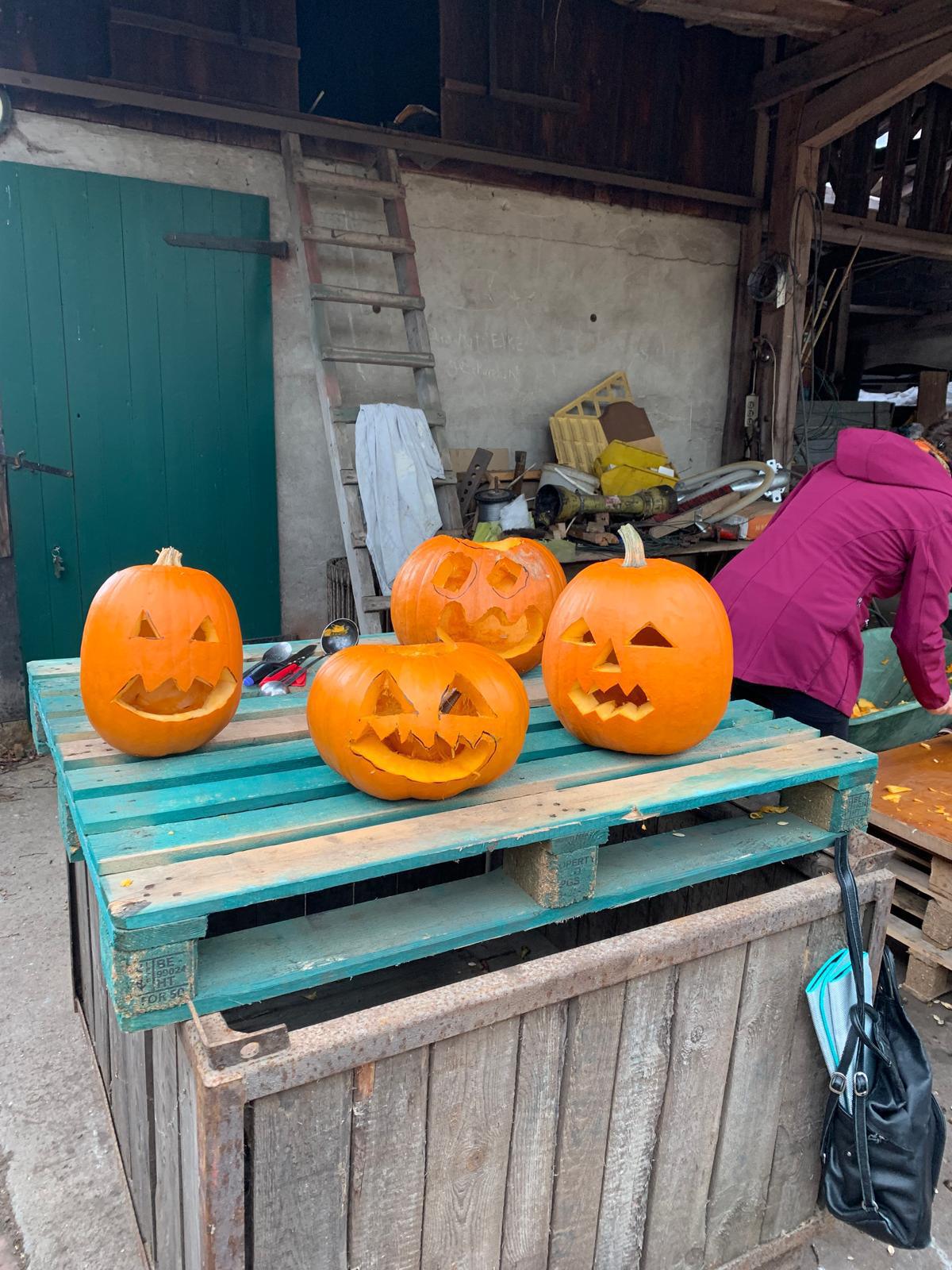 Herbstferienaktionen der Dorfgemeinschaft Ettenbüttel e. V. Herbstferienaktionen der Dorfgemeinschaft Ettenbüttel e. V.