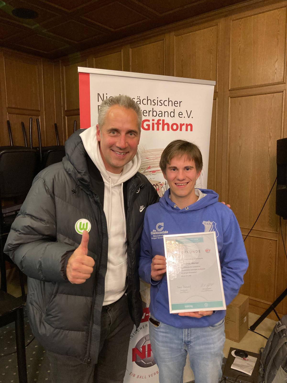 📣 Ehrung für zwei Seershäuser beim Fußballheldenpreis vom NFV Gifhorn! 💙🤍⚽ 📣 Ehrung für zwei Seershäuser beim Fußballheldenpreis vom NFV Gifhorn! 💙🤍⚽