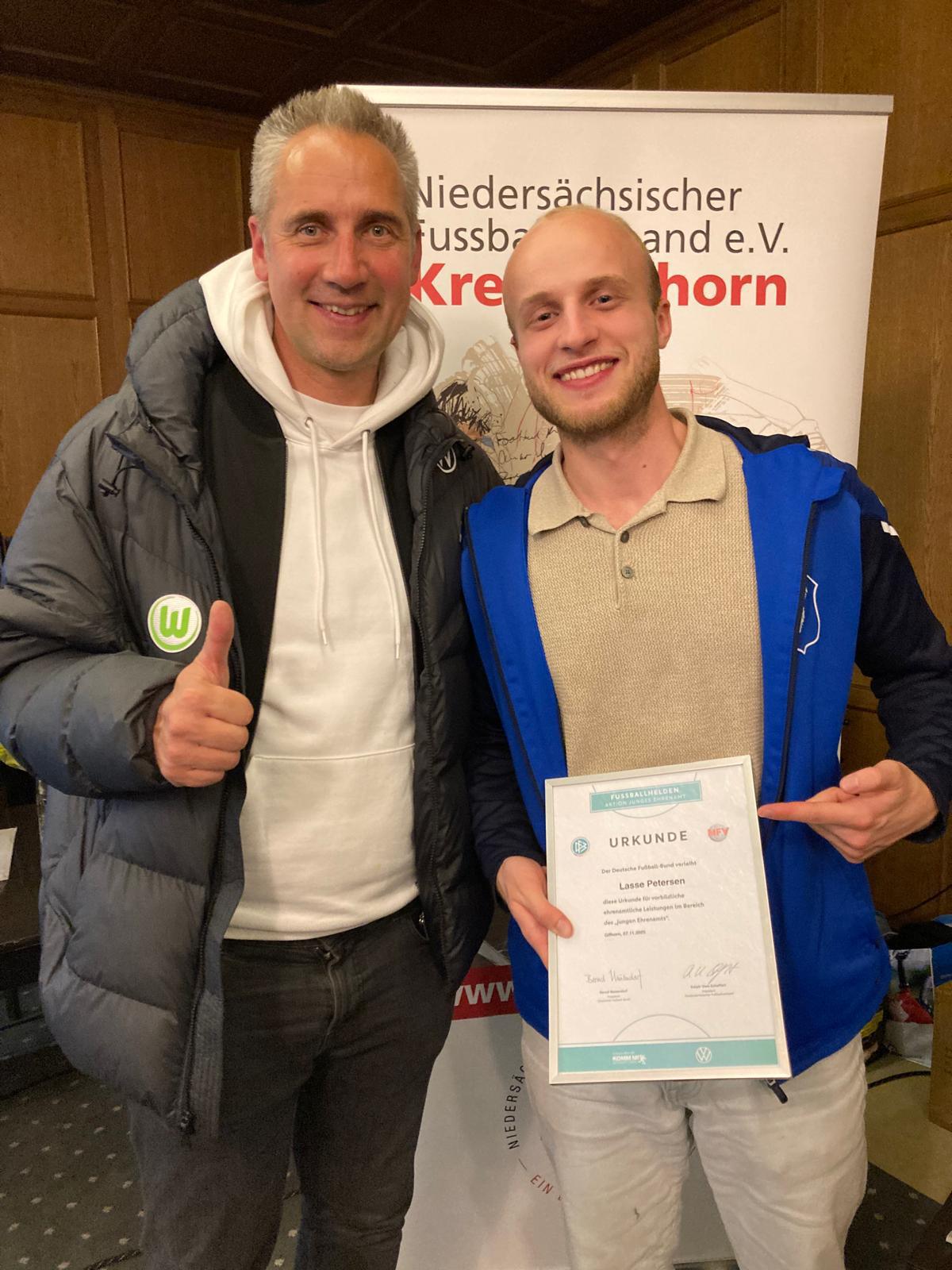📣 Ehrung für zwei Seershäuser beim Fußballheldenpreis vom NFV Gifhorn! 💙🤍⚽