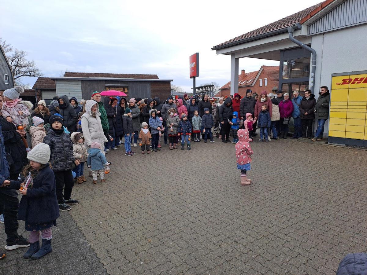 Penny/Rewe Markt GmbH Lehrte unterstützt Kindertagesstätte und Spielmannszug in Müden mit Spenden Penny/Rewe Markt GmbH Lehrte unterstützt Kindertagesstätte und Spielmannszug in Müden mit Spenden