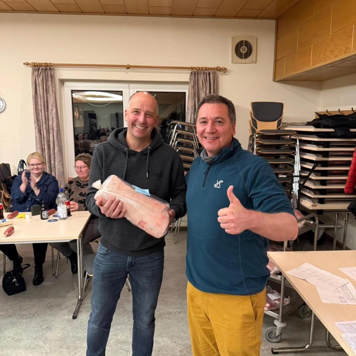 Sv Volkse/Dalldorf zockt trotz Winterwetter: Über 50 Teilnehmende beim Skat- & Knobelturnier – heiße Duelle um die Fleischpreise Sv Volkse/Dalldorf zockt trotz Winterwetter: Über 50 Teilnehmende beim Skat- & Knobelturnier – heiße Duelle um die Fleischpreise