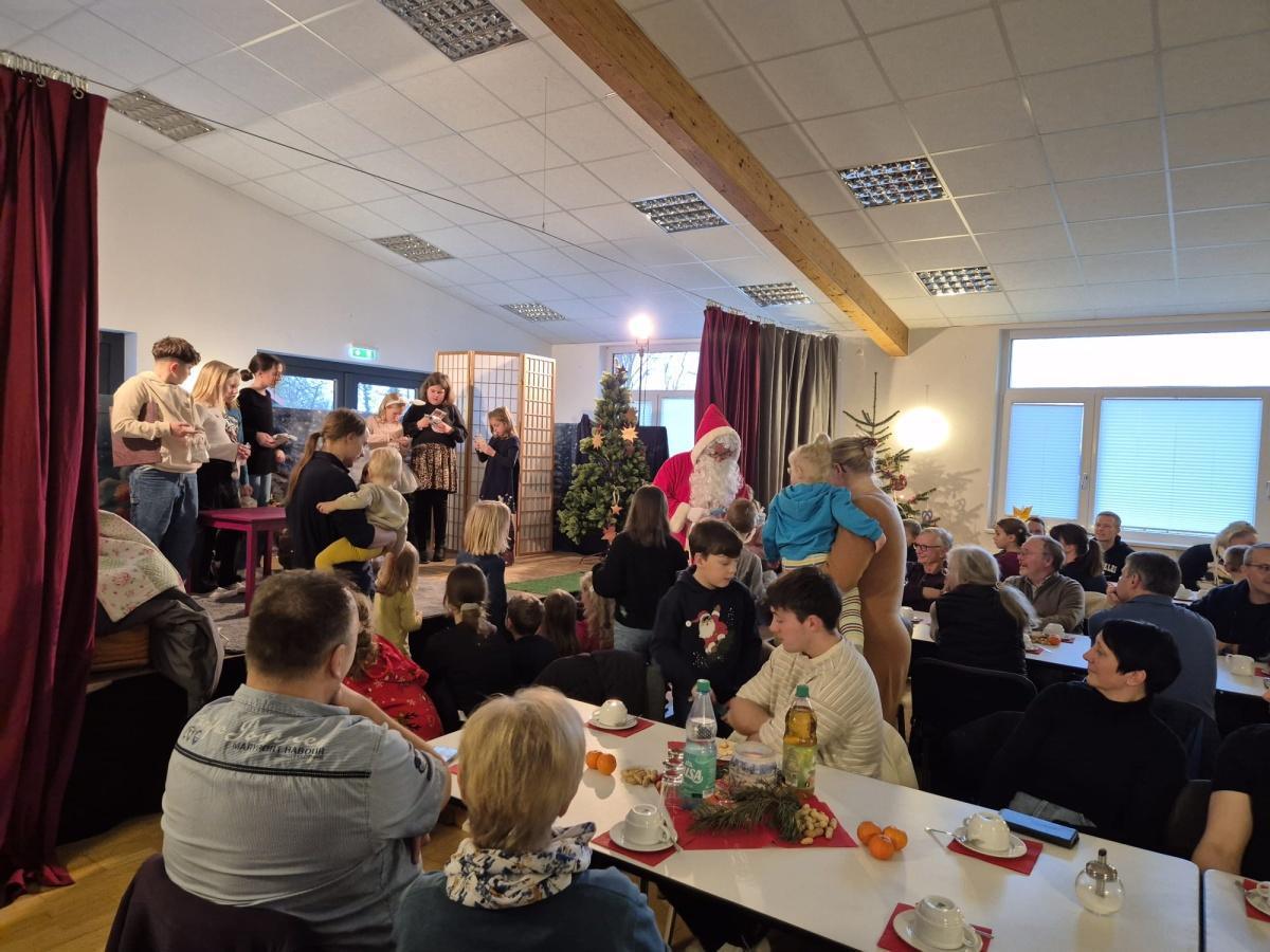 Advent in Ettenbüttel: Dorfgemeinschaft feiert stimmungsvoll mit Theater-Kids und Überraschungsgast Advent in Ettenbüttel: Dorfgemeinschaft feiert stimmungsvoll mit Theater-Kids und Überraschungsgast