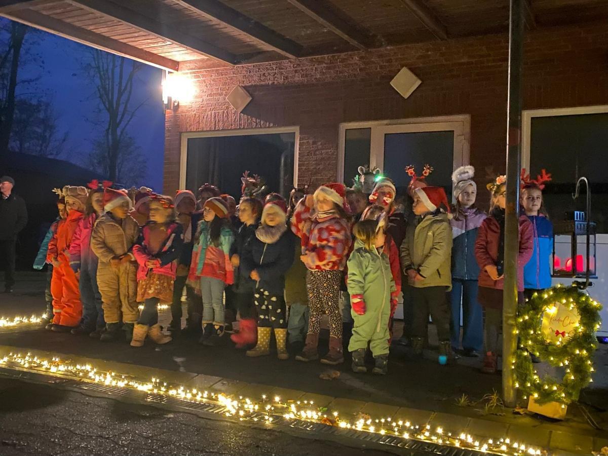 Fröhlicher Abend mit Kinderchor und Weihnachtsmann in Seershausen Fröhlicher Abend mit Kinderchor und Weihnachtsmann in Seershausen
