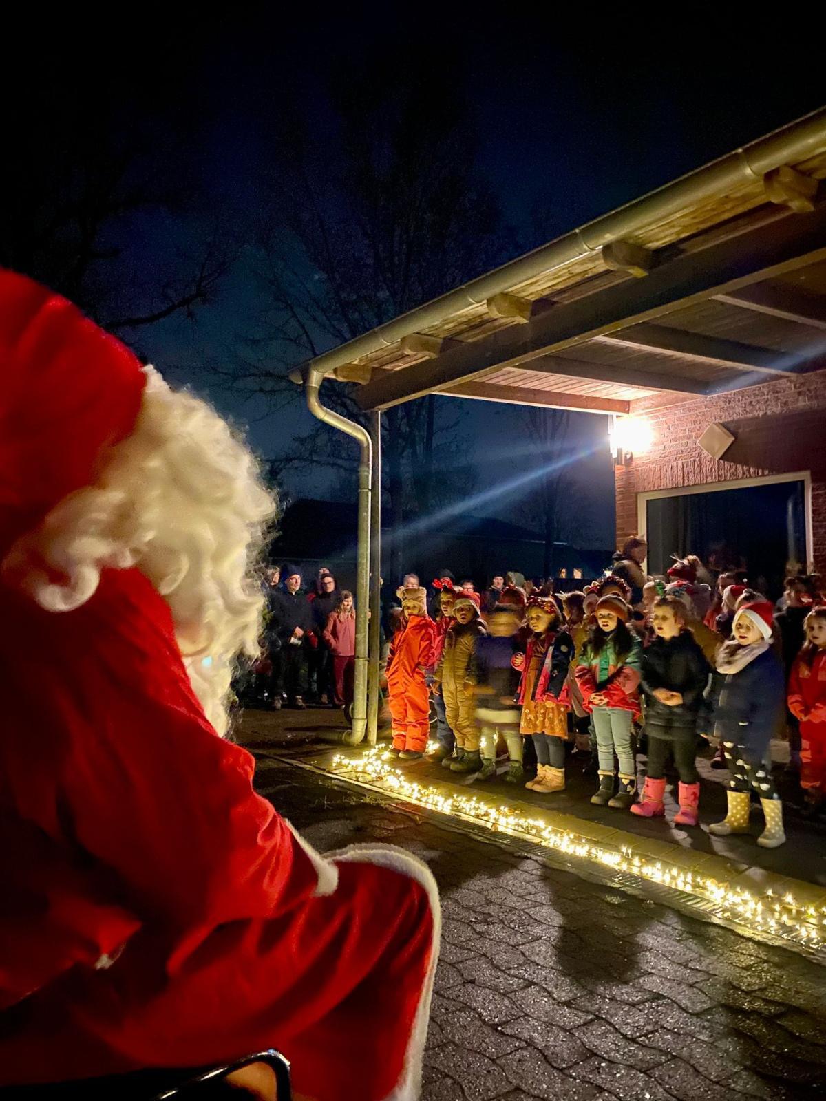 Fröhlicher Abend mit Kinderchor und Weihnachtsmann in Seershausen Fröhlicher Abend mit Kinderchor und Weihnachtsmann in Seershausen