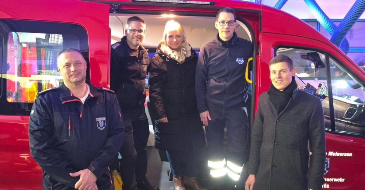 Leiferde Abschluss lebendiger Adventskalender und Fahrzeugvorstellung Leiferde Abschluss lebendiger Adventskalender und Fahrzeugvorstellung