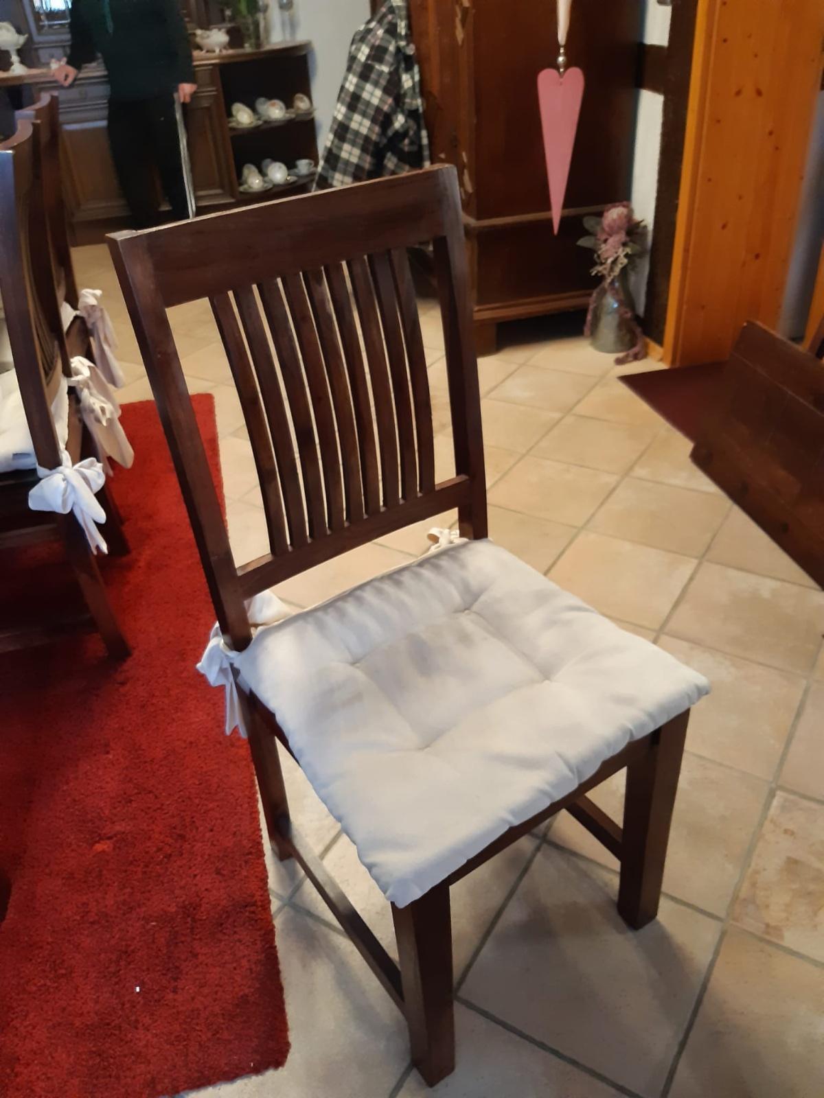 Esszimmertisch mit 8 Stühlen zu verkaufen Esszimmertisch mit 8 Stühlen zu verkaufen