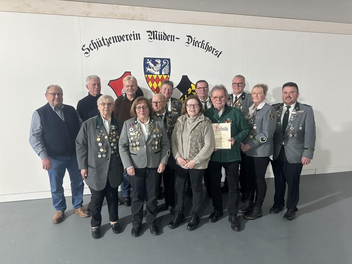 Schützenverein Müden-Dieckhorst - Wenn der König zum 2. Vorsitzenden wird oder Kai hat jetzt frei Schützenverein Müden-Dieckhorst - Wenn der König zum 2. Vorsitzenden wird oder Kai hat jetzt frei