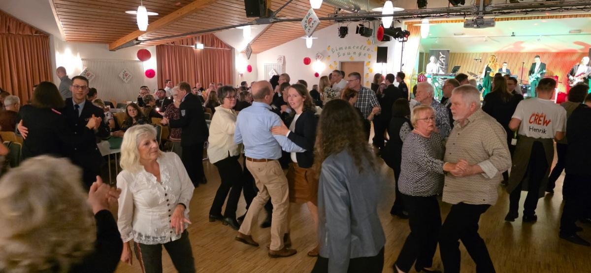 Leiferde FFW Kameradschaftsabend "Super-Mario rast durchs Dorfgemeinschaftshaus Leiferde" Leiferde FFW Kameradschaftsabend "Super-Mario rast durchs Dorfgemeinschaftshaus Leiferde"